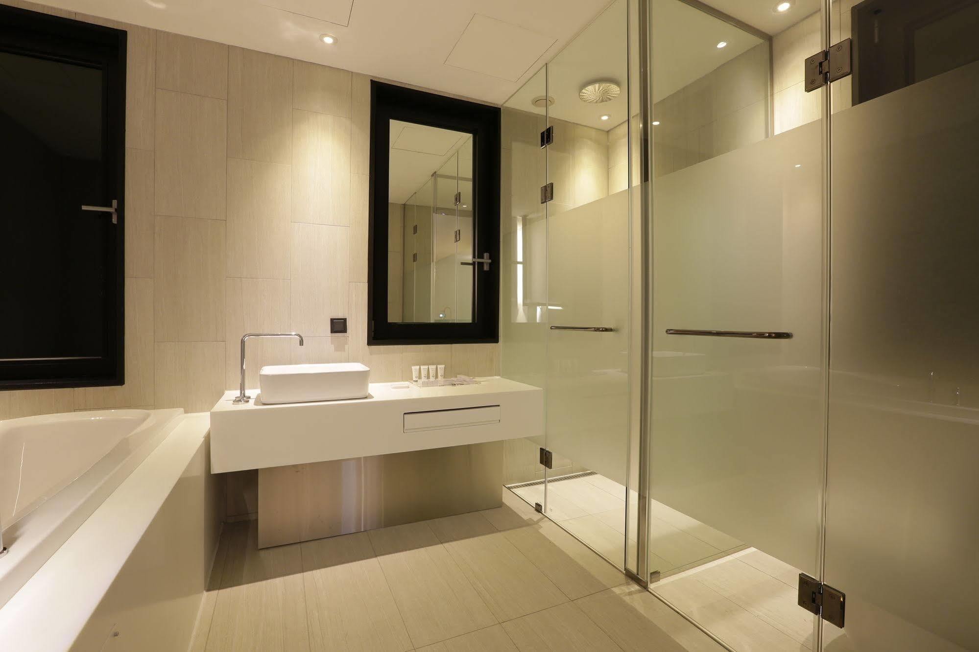 Hotel The Designers อินชอน ภายนอก รูปภาพ
